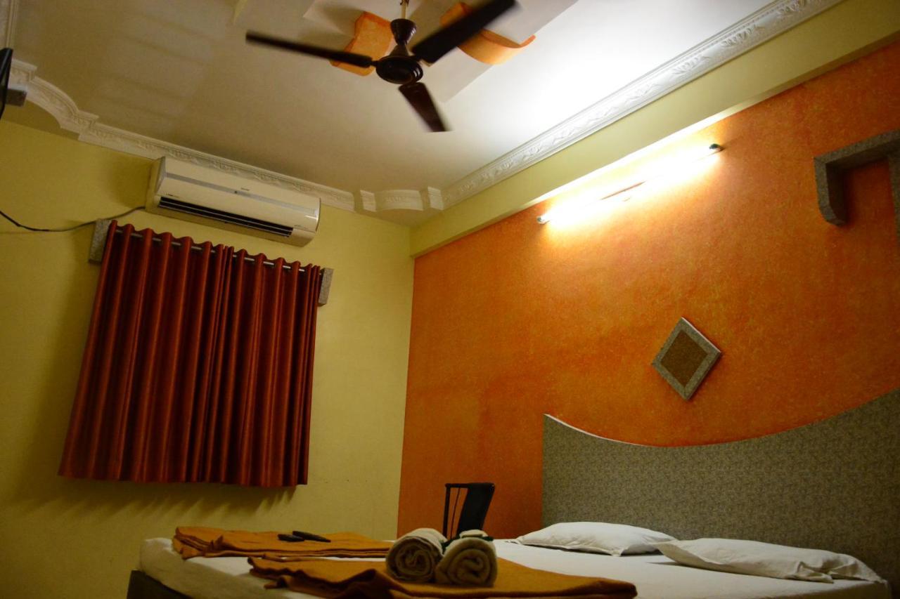 Hotel Sai Vishwa Ширді Екстер'єр фото